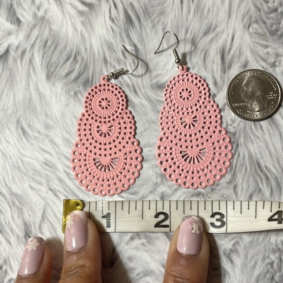 Pink Hollow Filigree Circle Drop Earrings - Picture 11 of 13